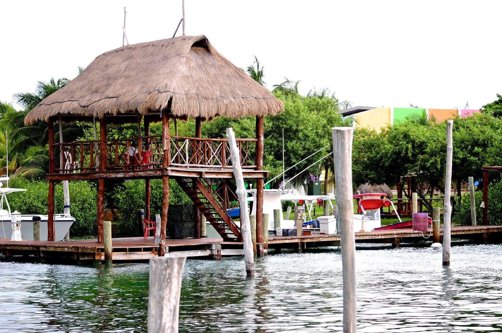 Marina Paraiso Isla Mujeres Hotel Exteriör bild